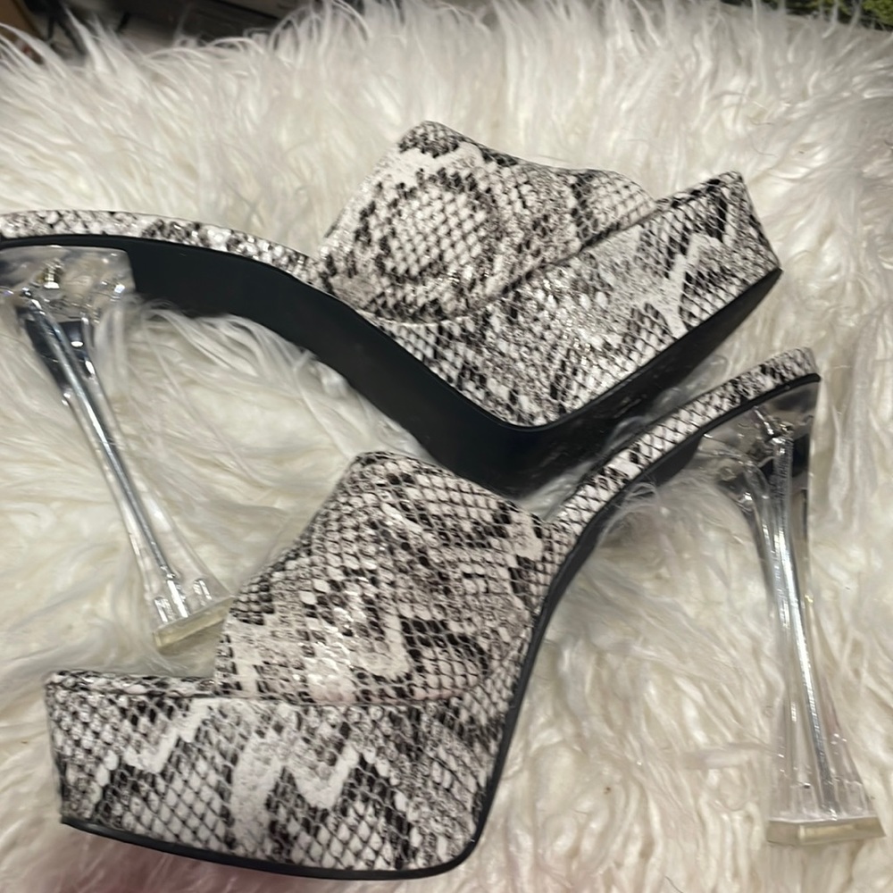 Snakeskin pumps